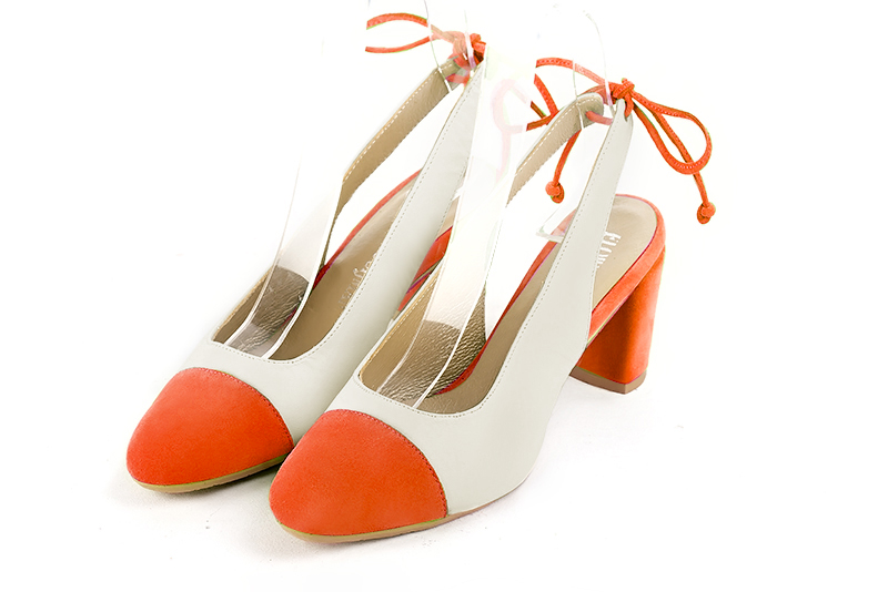 Chaussure femme à brides :  couleur orange clémentine et blanc cassé. Bout rond. Talon mi-haut bottier Vue avant - Florence KOOIJMAN