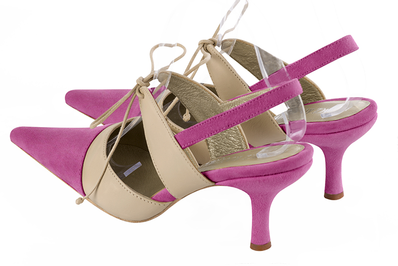 Chaussure femme à brides : Chaussure arrière ouvert avec une bride sur le cou-de-pied couleur rose pivoine et beige vanille. Bout pointu. Talon haut fin. Vue arrière - Florence KOOIJMAN