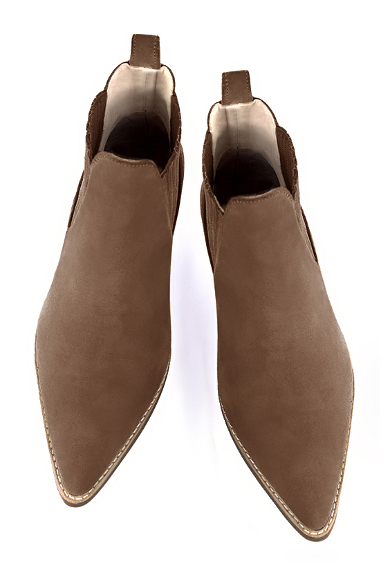 Boots femme : Boots élastiques sur les côtés couleur marron chocolat. Bout effilé. Petit talon conique. Vue du dessus - Florence KOOIJMAN