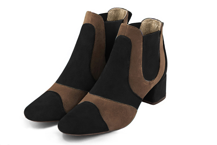 Boots femme : Boots bicolores élastiques sur les côtés couleur noir mat et marron chocolat. Bout rond. Petit talon évasé Vue avant - Florence KOOIJMAN