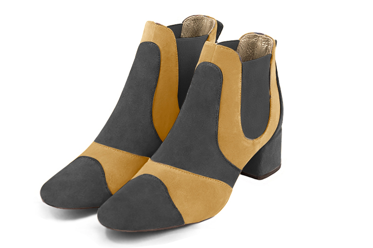 Boots femme : Boots bicolores élastiques sur les côtés couleur gris acier et jaune ocre. Bout rond. Petit talon évasé Vue avant - Florence KOOIJMAN