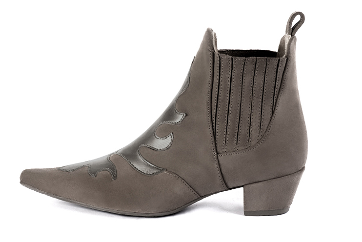 Boots femme : Boots bicolores élastiques sur les côtés couleur marron taupe. Bout pointu. Petit talon évasé. Vue de profil - Florence KOOIJMAN