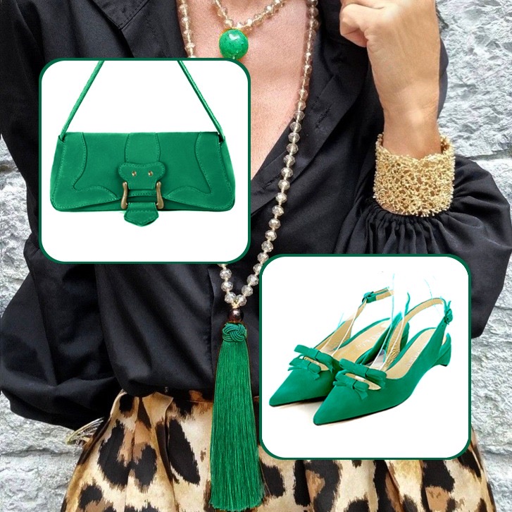 Luxueux petit sac à main et Escarpins bride arrière avec un noeud assortis à une tenue vert émeraude.