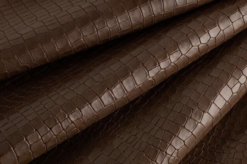 Cuir impression crocodile marron ébène pour escarpins, pochettes, baskets, bottines, bottes - Florence KOOIJMAN
