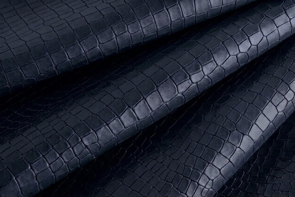 Cuir impression crocodile bleu marine pour escarpins, pochettes, baskets, bottines, bottes - Florence KOOIJMAN