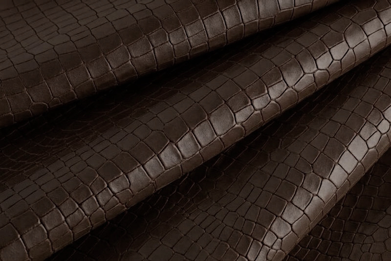 Cuir impression crocodile marron marron foncé pour escarpins, pochettes, baskets, bottines, bottes - Florence KOOIJMAN