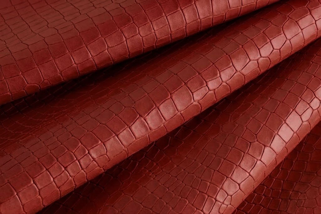 Cuir impression crocodile rouge coquelicot pour escarpins, pochettes, baskets, bottines, bottes - Florence KOOIJMAN