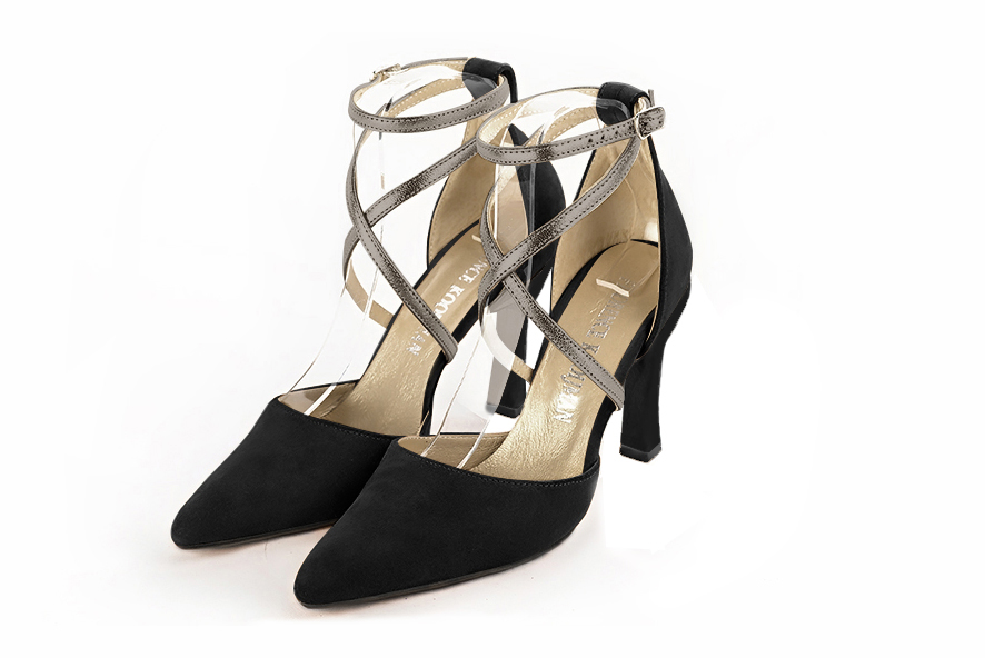 Escarpins habillés brides croisées côtés ajourés en cuir noir mat et marron taupe à talon bobine de 9.5 cm et bout effilé - Vue avant