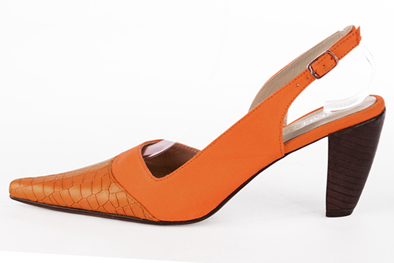 Chaussure femme à brides :  couleur orange abricot. Bout pointu. Talon haut conique. Vue de profil - Florence KOOIJMAN