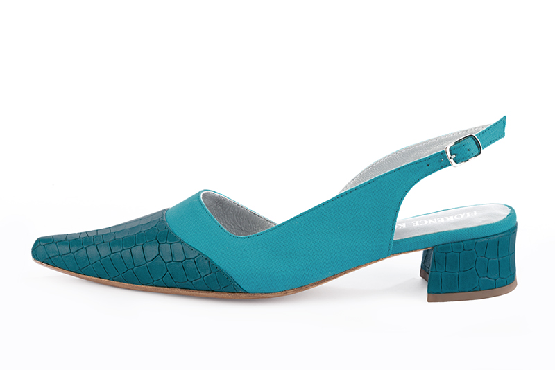 Escarpins habillés, élégants et raffinés, avec une bride à l'arrière, coloris bleu turquoise. Bout pointu. Petit talon trotteur. Cérémonie, soirée, cocktail, évènementiel. Personnalisation : Choix des cuirs, 
                des couleurs et des talons. Petites et grandes pointures. - Florence KOOIJMAN