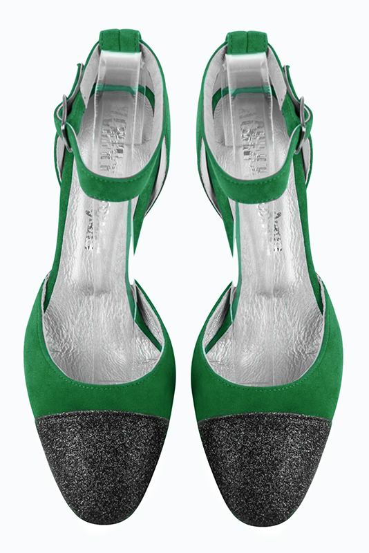 Chaussure femme à brides : Chaussure côtés ouverts bride cheville couleur noir brillant et vert émeraude. Bout rond. Talon très haut trotteur. Vue du dessus - Florence KOOIJMAN