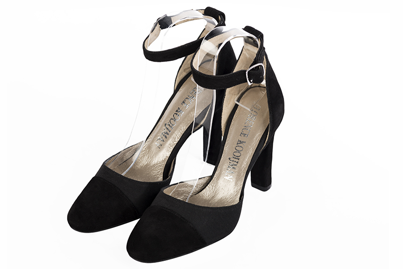 Chaussure femme à brides : Chaussure côtés ouverts bride cheville couleur noir mat. Bout rond. Talon très haut trotteur Vue avant - Florence KOOIJMAN