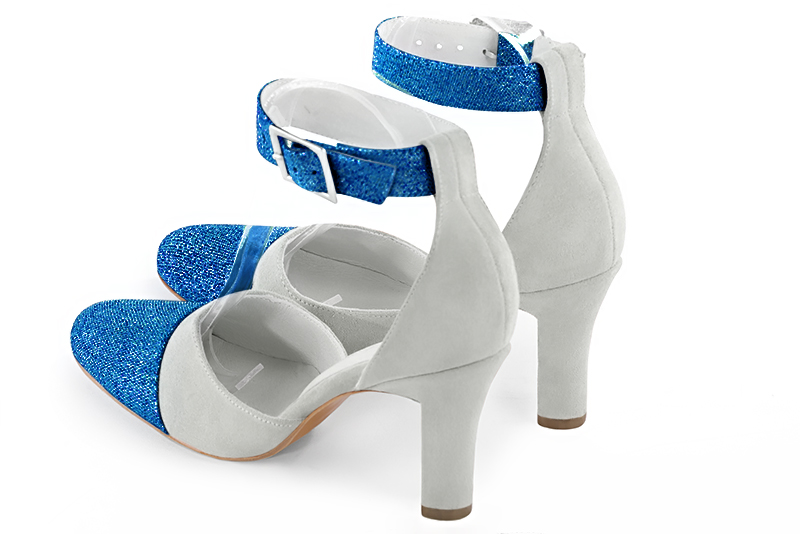 Chaussure femme à brides : Chaussure côtés ouverts bride cheville couleur bleu électrique et gris perle. Bout rond. Talon haut trotteur. Vue arrière - Florence KOOIJMAN