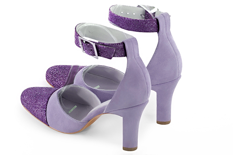 Chaussure femme à brides : Chaussure côtés ouverts bride cheville couleur violet améthyste. Bout rond. Talon haut trotteur. Vue arrière - Florence KOOIJMAN