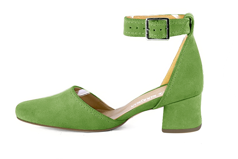 Chaussure femme à brides : Chaussure côtés ouverts bride cheville couleur vert anis. Bout rond. Petit talon évasé. Vue de profil - Florence KOOIJMAN