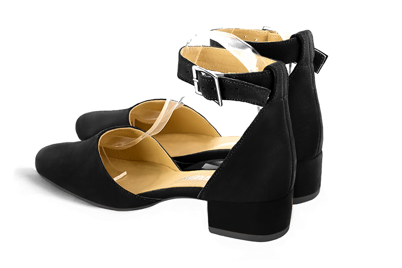 Chaussure femme à brides : Chaussure côtés ouverts bride cheville couleur noir mat. Bout rond. Petit talon bottier. Vue arrière - Florence KOOIJMAN