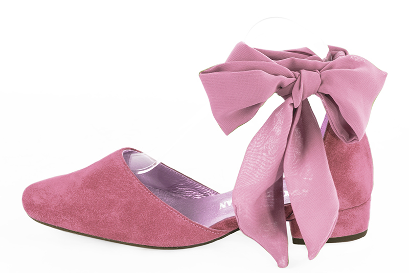 Chaussure femme à brides : Chaussure côtés ouverts bride cheville couleur rose camélia. Bout rond. Petit talon bottier. Vue de profil - Florence KOOIJMAN