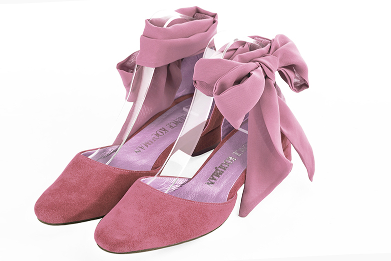 Chaussure femme à brides : Chaussure côtés ouverts bride cheville couleur rose camélia. Bout rond. Petit talon bottier Vue avant - Florence KOOIJMAN