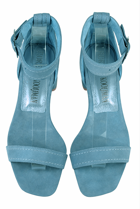 Sandale femme bleu ciel | Sandale fermé | Bout carré. Petit talon évasé. Modèle : Anaïs