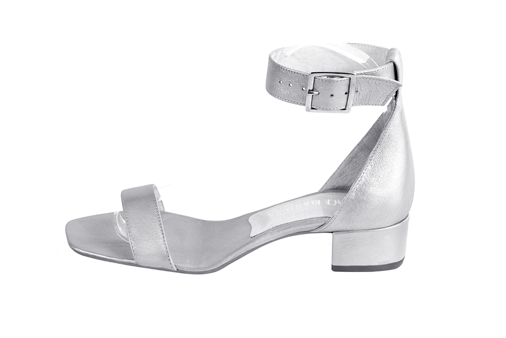 Sandales bride cheville femme argent. Bout carré. Talon bottier de 3.5 cm - Vue de profil