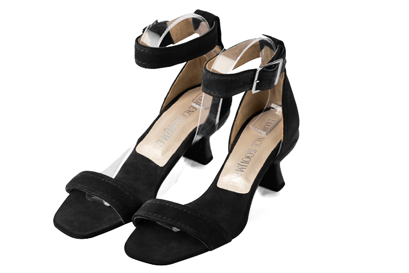 Sandale femme : Sandale soirées et cérémonies couleur noir mat. Bout carré. Talon mi-haut bobine Vue avant - Florence KOOIJMAN