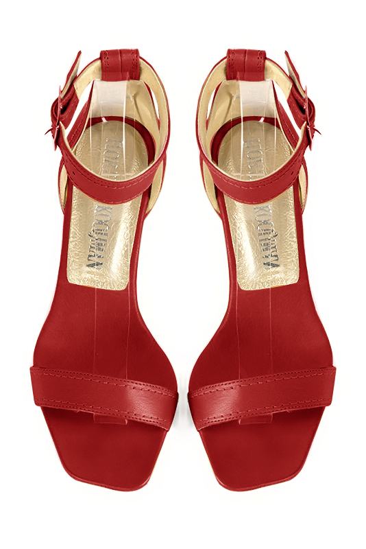 Sandale femme : Sandale soirées et cérémonies couleur rouge coquelicot. Bout carré. Talon mi-haut bottier. Vue du dessus - Florence KOOIJMAN