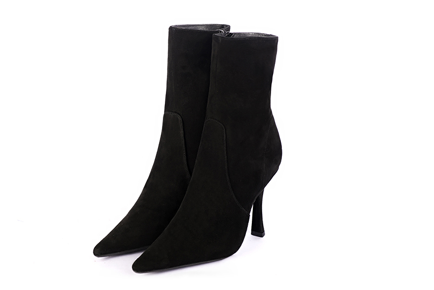 Bottines femme zip côté intérieur noir mat. Bout pointu. Talon bobine de 9.5 cm - Vue avant