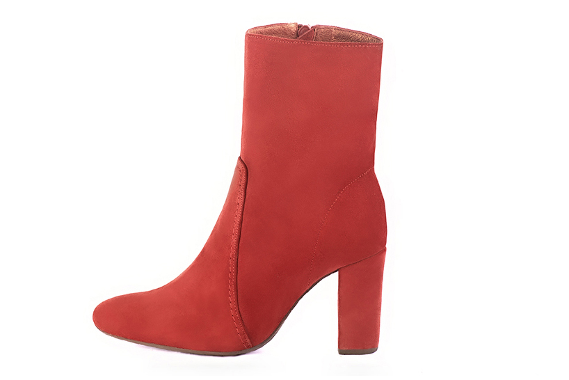 Boots femme : Boots fermeture éclair à l'intérieur couleur rouge coquelicot. Bout rond. Talon haut bottier. Vue de profil - Florence KOOIJMAN