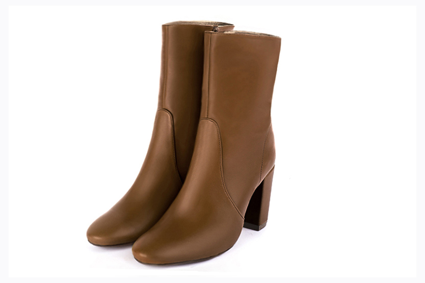 Boots femme : Boots fermeture éclair à l'intérieur couleur marron caramel. Bout rond. Talon haut bottier Vue avant - Florence KOOIJMAN