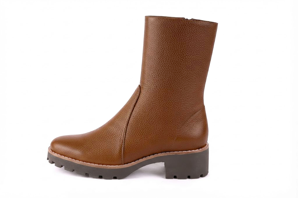 Bottines avec un zip intérieur pour femme en cuir cognac avec bout rond et semelle crantée en gomme - Vue de profil