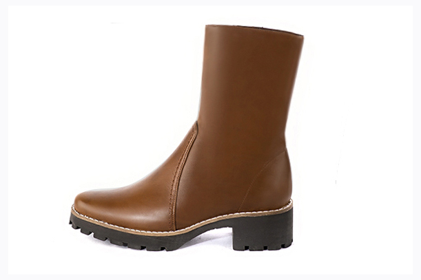 Boots femme : Boots fermeture éclair à l'intérieur couleur marron caramel. Bout rond. Semelle gomme petit talon. Vue de profil - Florence KOOIJMAN