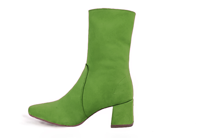 Boots femme : Boots fermeture éclair à l'intérieur couleur vert anis. Bout carré. Talon mi-haut bottier. Vue de profil - Florence KOOIJMAN