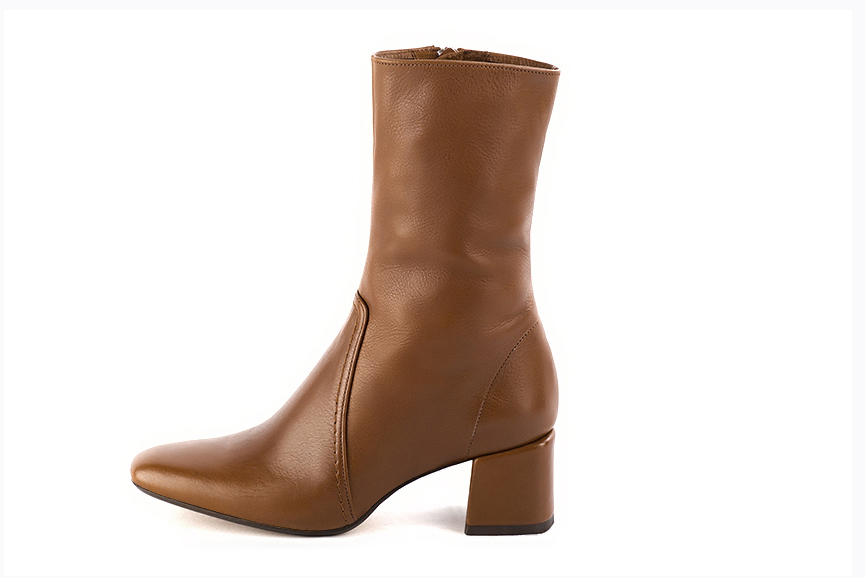 Boots femme : Boots fermeture éclair à l'intérieur couleur marron caramel. Bout carré. Talon mi-haut bottier. Vue de profil - Florence KOOIJMAN