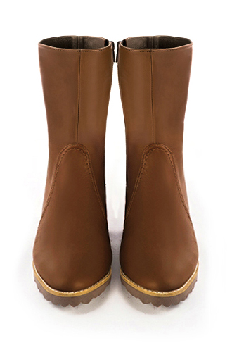 Boots femme : Boots fermeture éclair à l'intérieur couleur marron caramel. Bout rond. Semelle gomme talon plat. Vue du dessus - Florence KOOIJMAN
