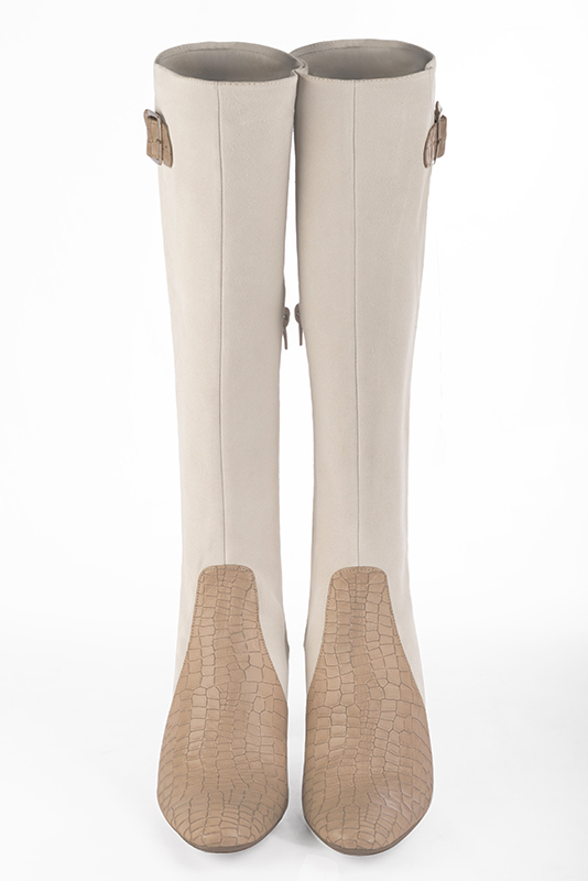 Botte femme : Bottes femme avec des boucles sur mesures couleur beige sahara et blanc cassé. Bout rond. Talon haut bottier. Vue du dessus - Florence KOOIJMAN