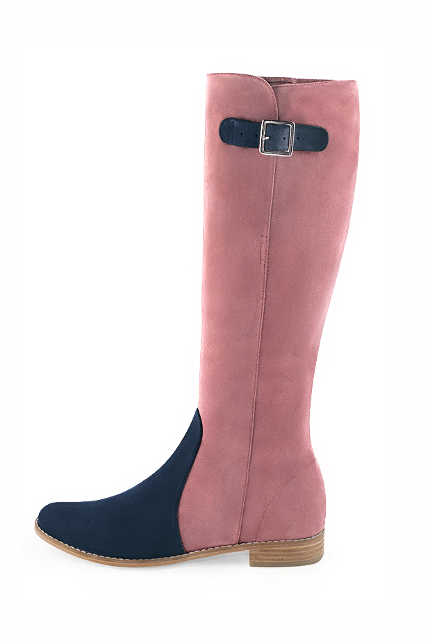 Bottes femme cavalières élégantes et raffinées, réalisées sur mesure, coloris bleu marine et rose vieux rose. Bout rond. Semelle cuir plat. Mollets fins ou larges. Personnalisation : Choix des cuirs, des couleurs et des talons. - Florence KOOIJMAN