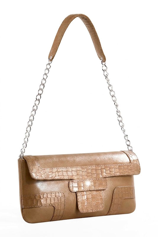 Petit sac baguette habillé femme en cuir beige camel - Vue porté