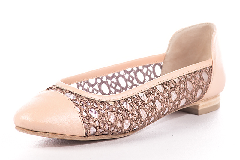 Ballerine : Ballerine avec un petit talon couleur rose poudré et marron taupe. Bout rond. Semelle cuir talon plat Vue avant - Florence KOOIJMAN