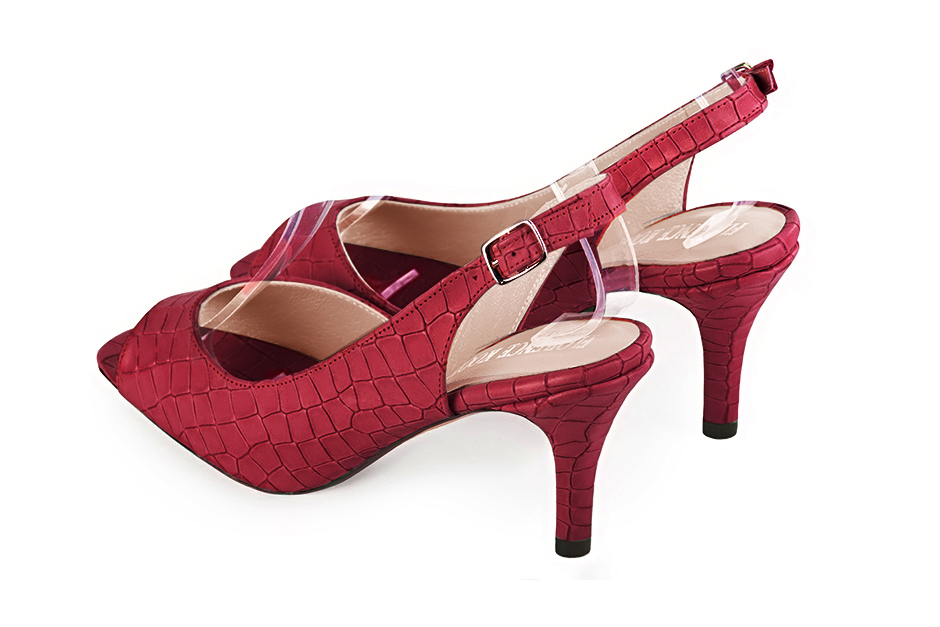 Escarpins bout ouvert et bride arrière rouge carmin. Bout carré. Talon fin de 7.5 cm - Vue arrière