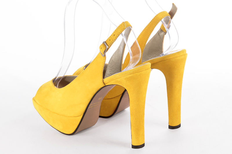 Sandale femme : Sandale soirées et cérémonies couleur jaune soleil. Bout rond. Talon très haut fin. Plateforme à l'avant. Vue arrière - Florence KOOIJMAN