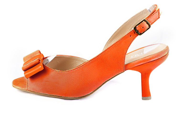 Sandale femme : Sandale soirées et cérémonies couleur orange clémentine. Bout carré. Talon haut fin. Vue de profil - Florence KOOIJMAN