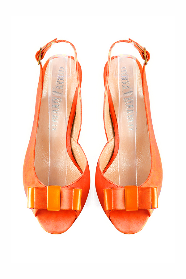 Sandale femme : Sandale soirées et cérémonies couleur orange clémentine. Bout carré. Talon haut fin. Vue du dessus - Florence KOOIJMAN