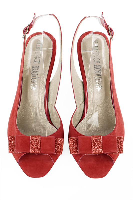 Sandale femme : Sandale soirées et cérémonies couleur rouge coquelicot. Bout rond. Talon haut fin. Vue du dessus - Florence KOOIJMAN