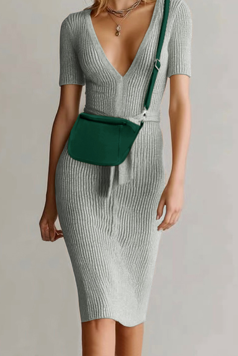 Petit sac à main habillé en cuir vert bouteille - Vue porté