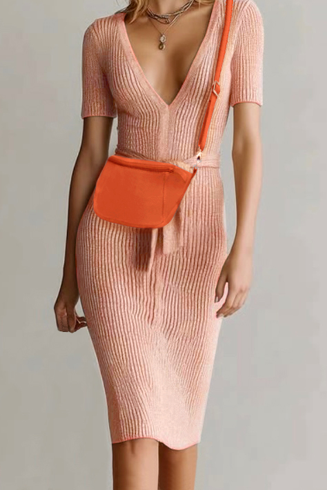 Petit sac à main habillé en cuir orange clémentine - Vue porté