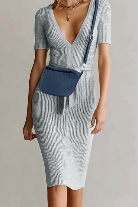 Petit sac à main habillé en cuir bleu denim - Vue porté