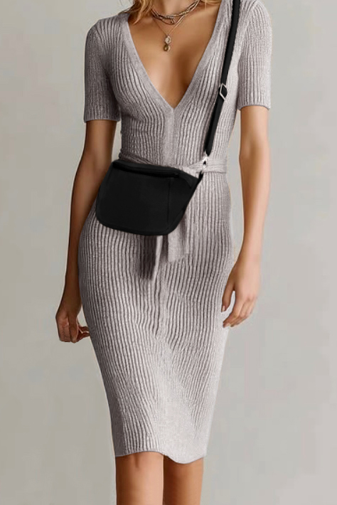 Petit sac à main habillé en cuir noir mat - Vue porté