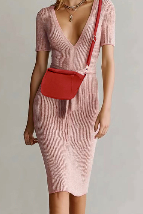 Petit sac à main habillé en cuir rouge coquelicot - Vue porté