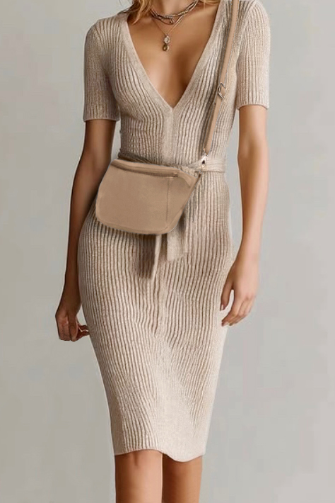 Petit sac à main habillé en cuir beige sahara - Vue porté