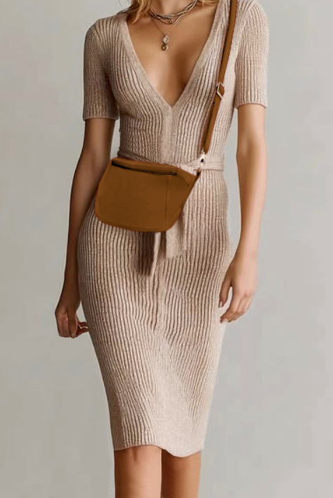Petit sac à main habillé en cuir marron caramel - Vue porté